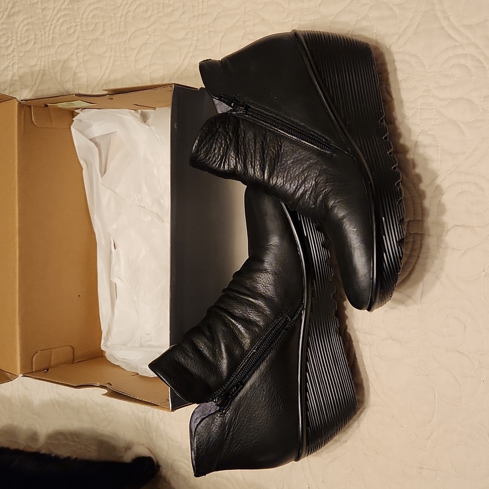 Sketchers Memory Foam Bootie